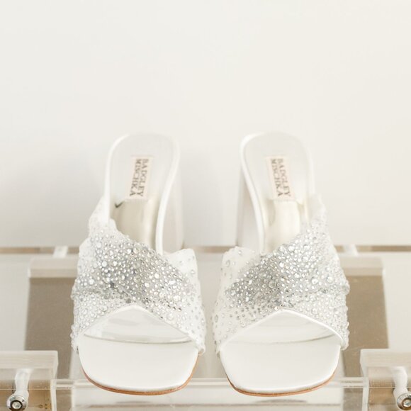 Badgley Mischka Camelia White Satin Block Heel Sandals Wedding 8 New Formal - Picture 3 of 14